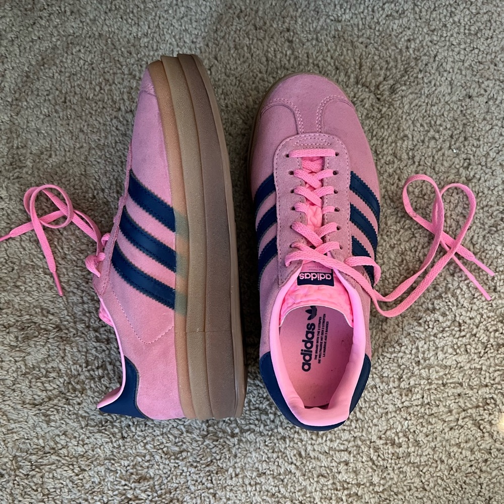 Gazelle bold in pink glow/victory blue/gum size six fits like a seven to me.
